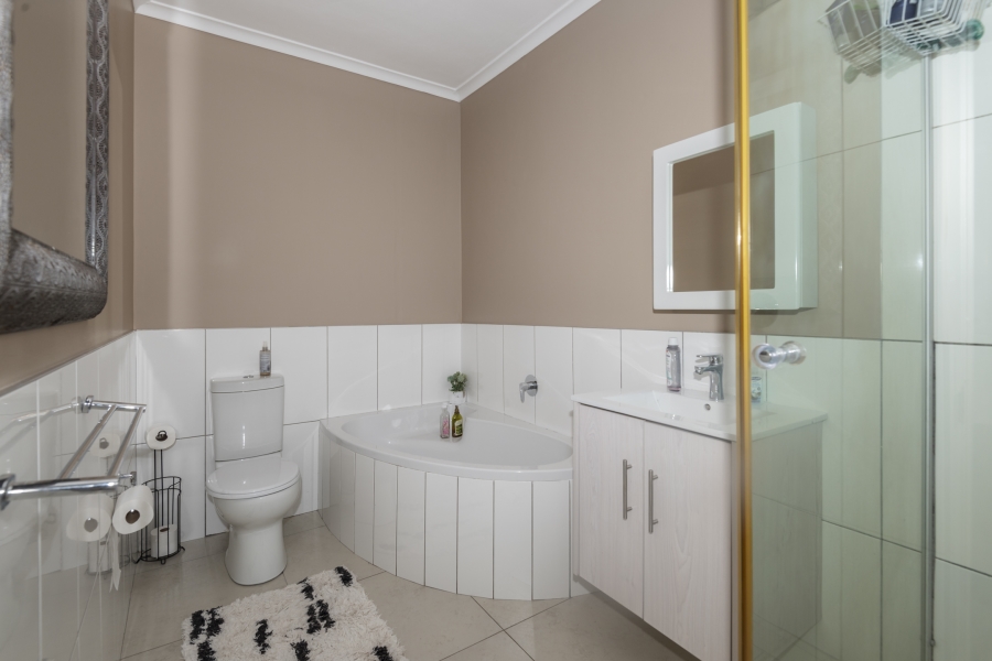 3 Bedroom Property for Sale in Villa Diamante Western Cape